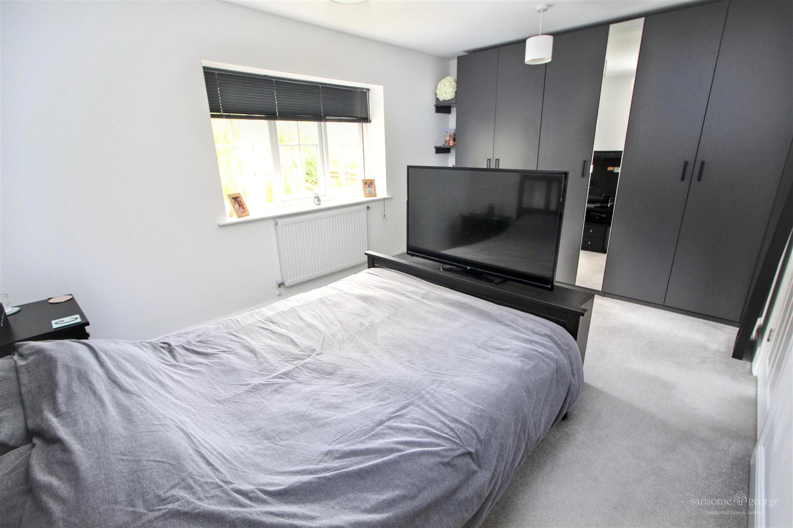 Sheffield Close, Pangbourne, Reading